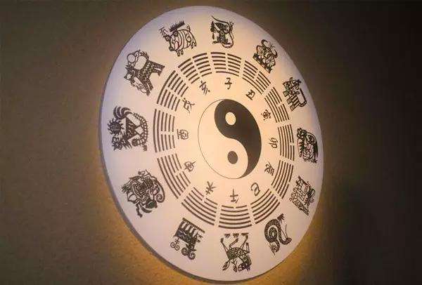 解密八字谶语八分二四一起走，揭晓正确生肖的奥秘