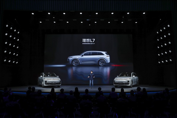 L8接棒ONE，理想造车，苹果思维重塑未来出行