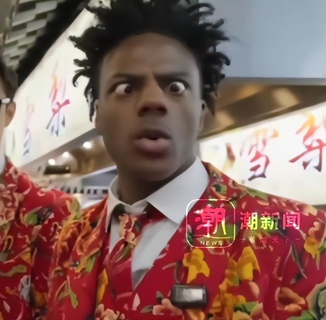 甲亢哥猛灌茶当美式，意外表情包走红