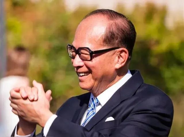 李嘉诚卖港口引发审查风波，外交部回应