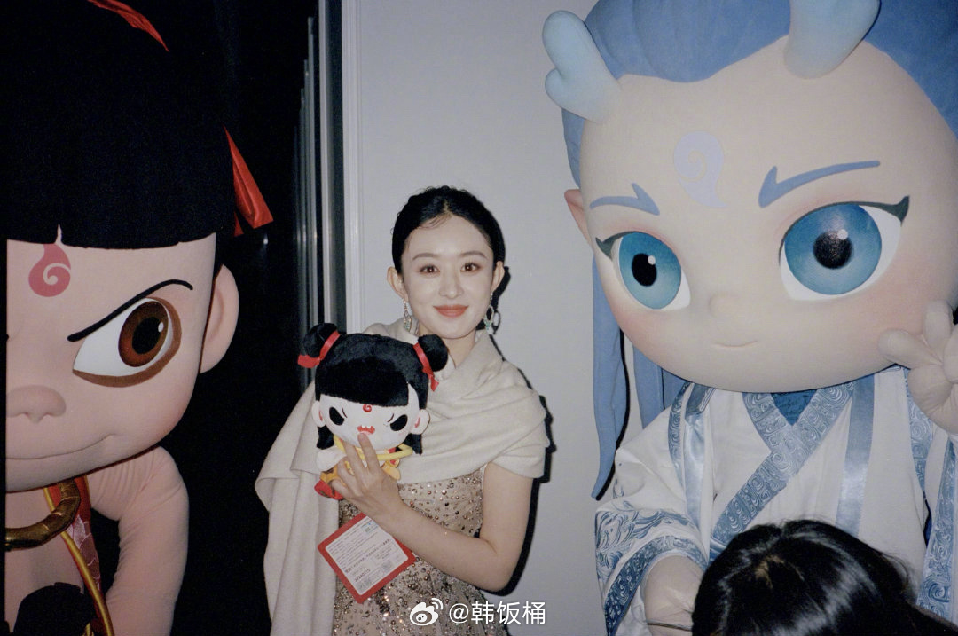赵丽颖与哪吒敖丙跨界合作，美妙瞬间同框合照