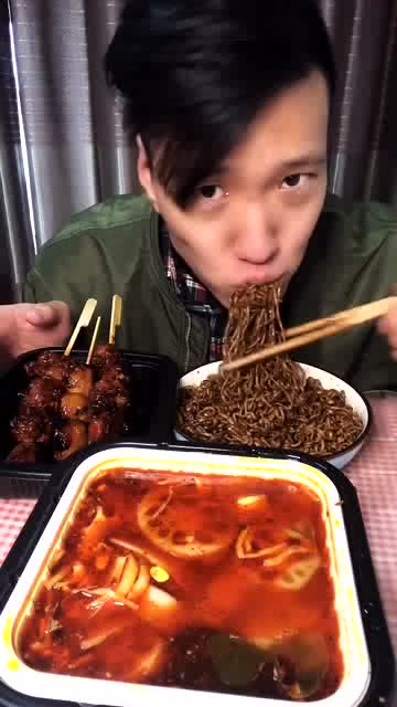 肥娟小吃，火鸡面传奇的诞生与小食神小孩哥的建议