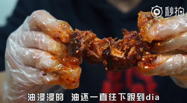 大姨的善举，买馒头与顺手晾花生的温暖故事
