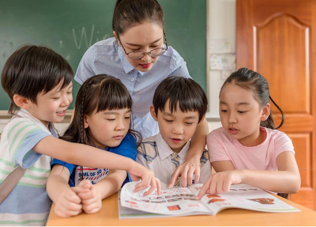 学生遭单独关教室8天事件揭秘，校方回应与公众关注焦点聚焦真相