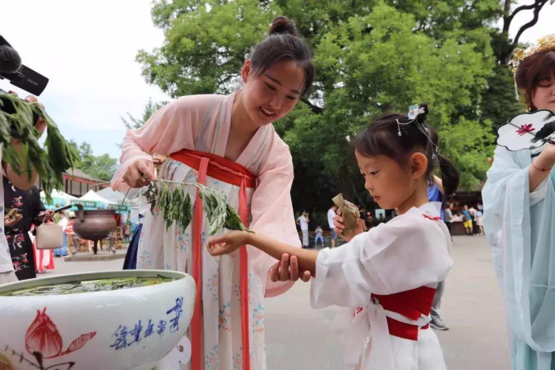 端午节五彩绳的起源与意义解析