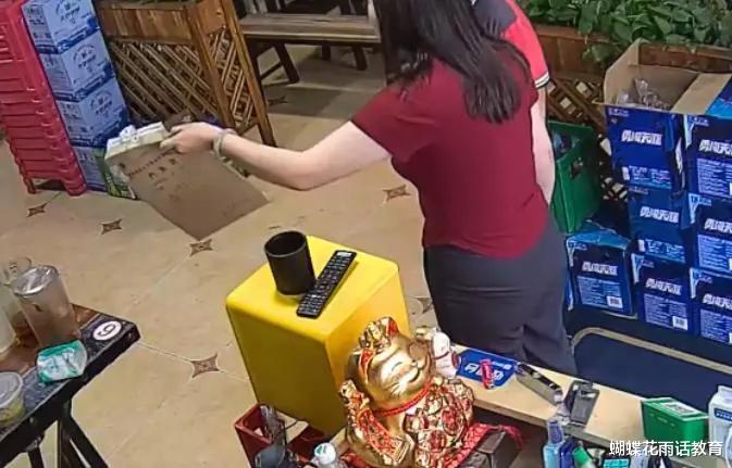 母亲拆女儿档案袋引发风波，理解与宽恕重塑亲情封印