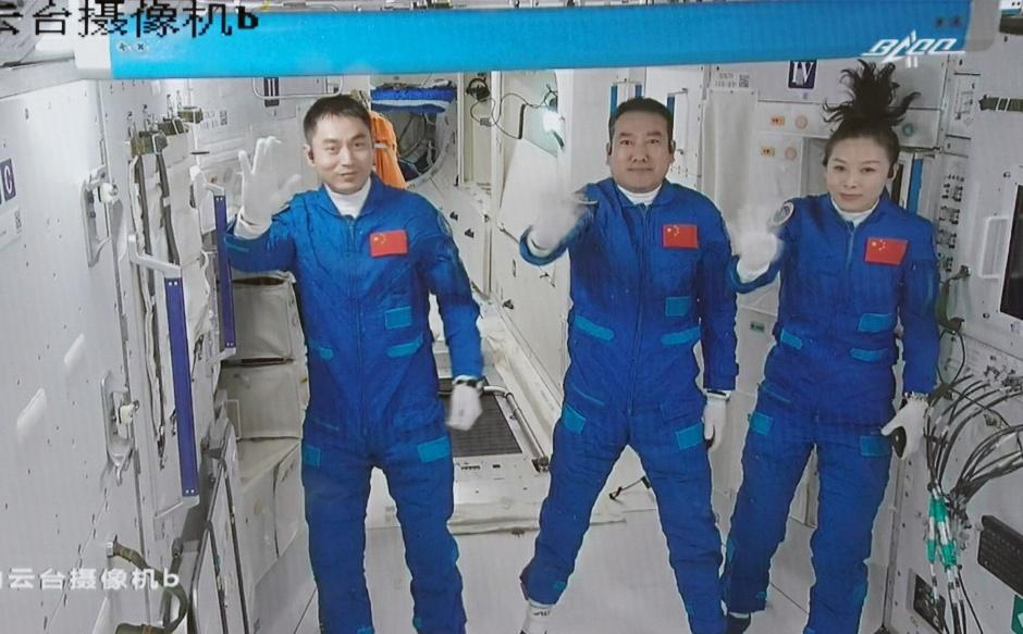 神舟二十乘组首次出舱活动视频震撼亮相