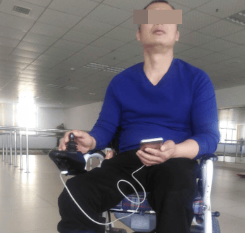 61岁男子奇迹重生，完全瘫痪后重获站立